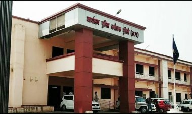 आगजनी की रिर्पोट पर किसी प्रकार की कोई कार्यवाही नही होने को लेकर प्रार्थी ने जिला मुख्यालय पहुच पुलिस अधिक्षक से की शिकायत