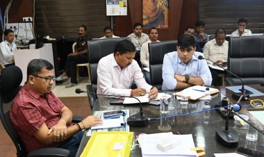कलेक्टर ने की टीएल मीटिंग मे की समीक्षा,अवैध अतिक्रमण को लेकर कहा खानापूर्ति नहीं सख्त कार्रवाई करे, जल्द शहर घूमकर देखूंगा हाल