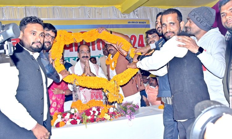 उप मुख्यमंत्री अरुण साव जरहागांव में कबड्डी प्रतियोगिता के समापन समारोह में हुए शामिल*  *सामुदायिक भवन हेतु 10 लाख रूपए की घोषणा की*
