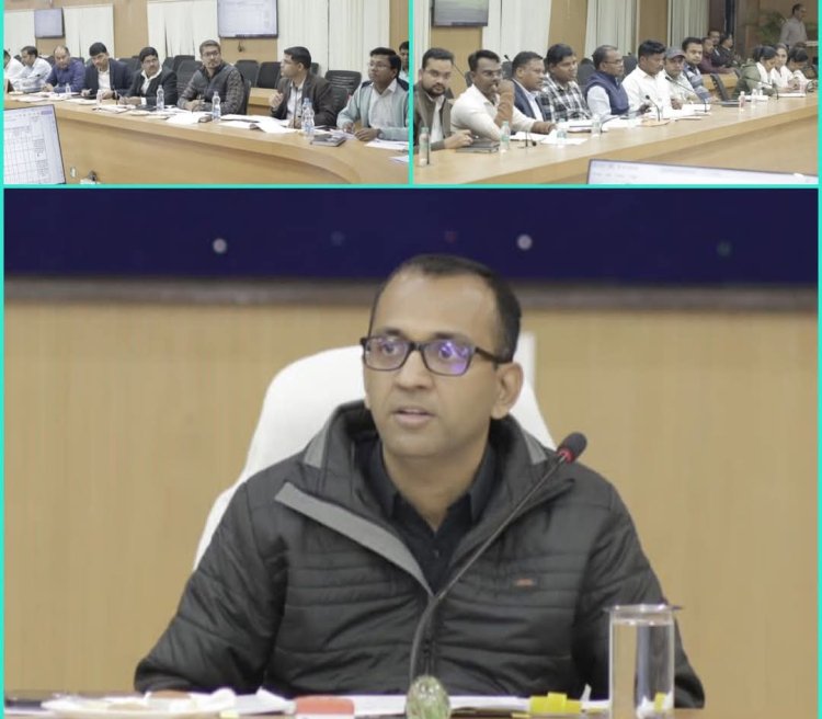*कलेक्टर ने राजस्व विभाग की बैठक में अधिकारियों को लगाई फटकार, शासकीय भूमि के रिकार्ड में हेरफेर करने वालों पर कड़ी कार्यवाही के निर्देश। सीमांकन के सभी लंबित प्रकरणों को एक माह में निराकरण करने दिए निर्देश*