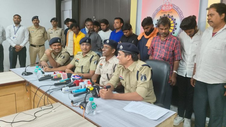 *साइबर फ्राड करने वालो पर पुलिस का बड़ा एक्शन,कोटक, एक्सिस बैंक के कर्मचारी सहित 19 गिरफ्तार, करोड़ो रूपये का अवैध ट्राजेक्शन , 97 लाख रूपये फ्रिज*
